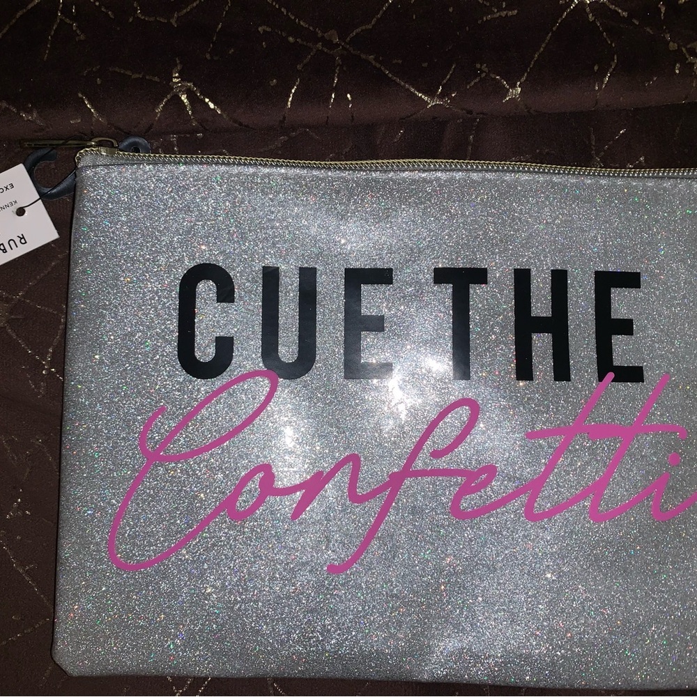 Makeup pouch